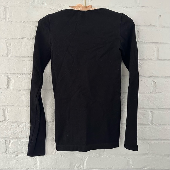 Babaton Aritzia Ribbed Long Sleeve Scoop Neck Shirt in Black - Picture 2 of 4
